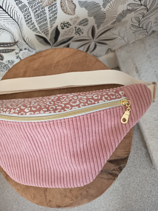 Sac banane velours côtelé rose léopard