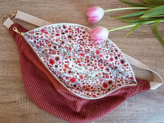 Gürteltasche aus geripptem Cord mit Blumenmuster in Ziegelrot
