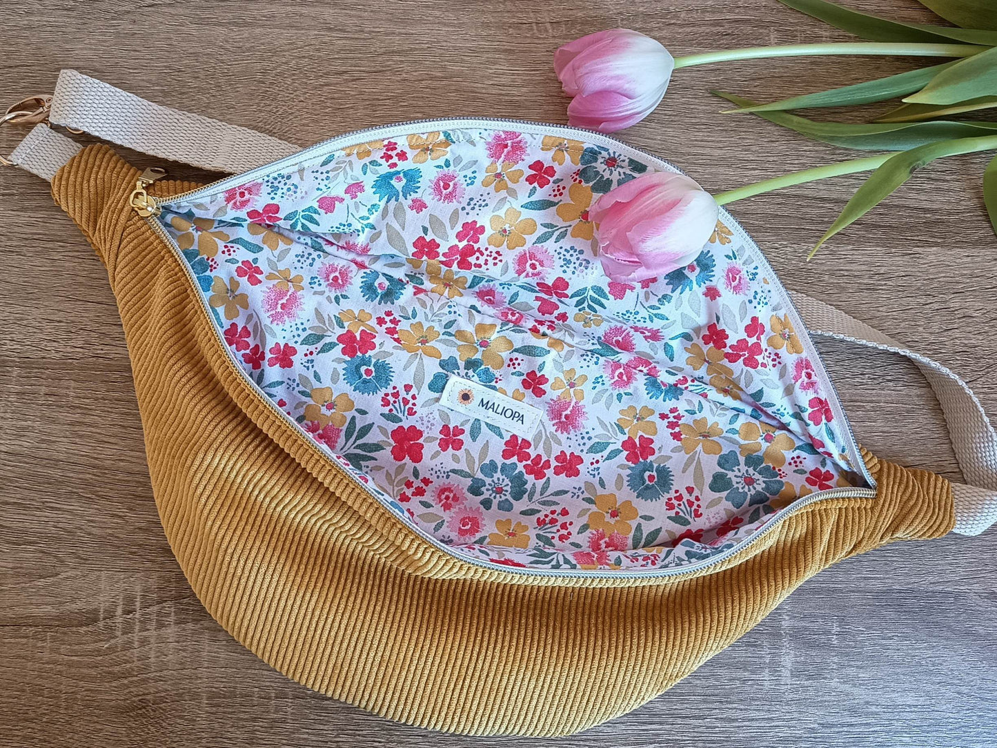 Senfgelbe Cord-Bauchtasche mit Blumenmuster