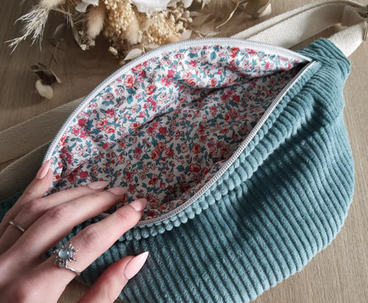 Gürteltasche aus rosa Cord mit Blumenmuster