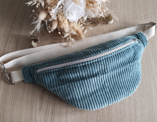 Gürteltasche aus rosa Cord mit Blumenmuster