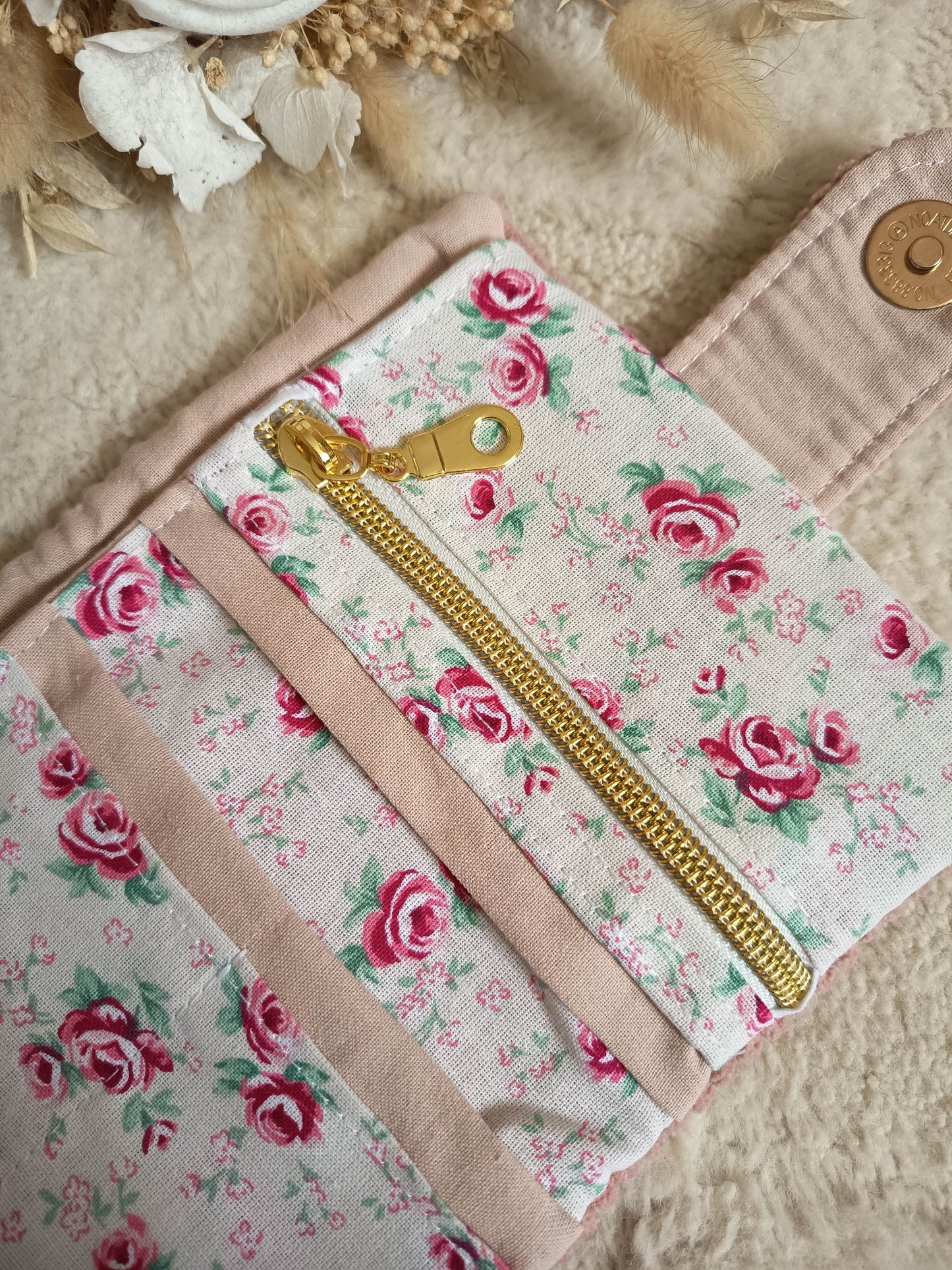 Portefeuille velours rose à motif rose