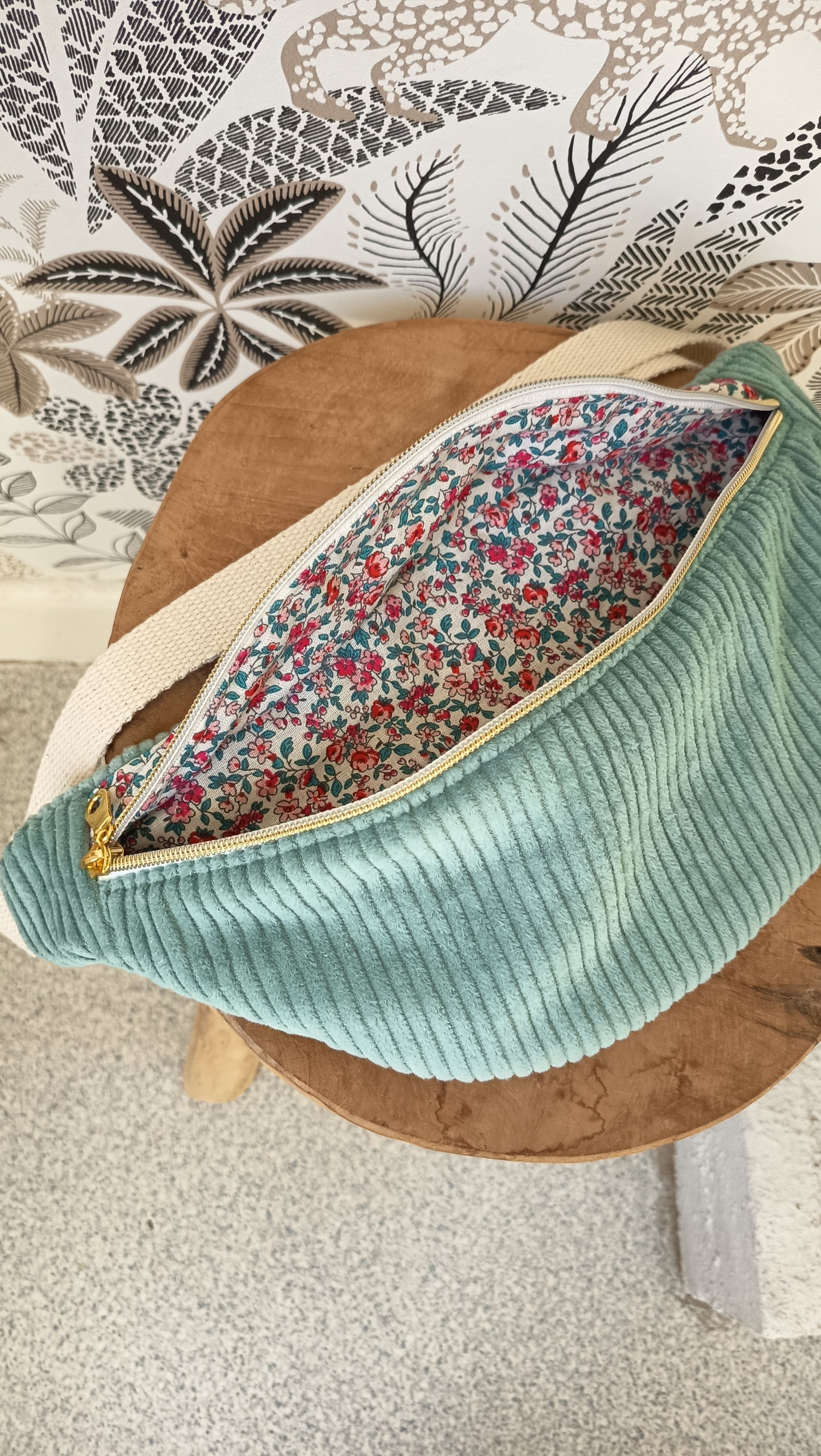 Gürteltasche aus Cord, blau, zartgrün, geblümt, Materialmix