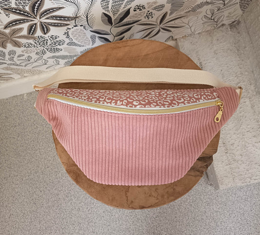 Sac banane velours côtelé rose léopard