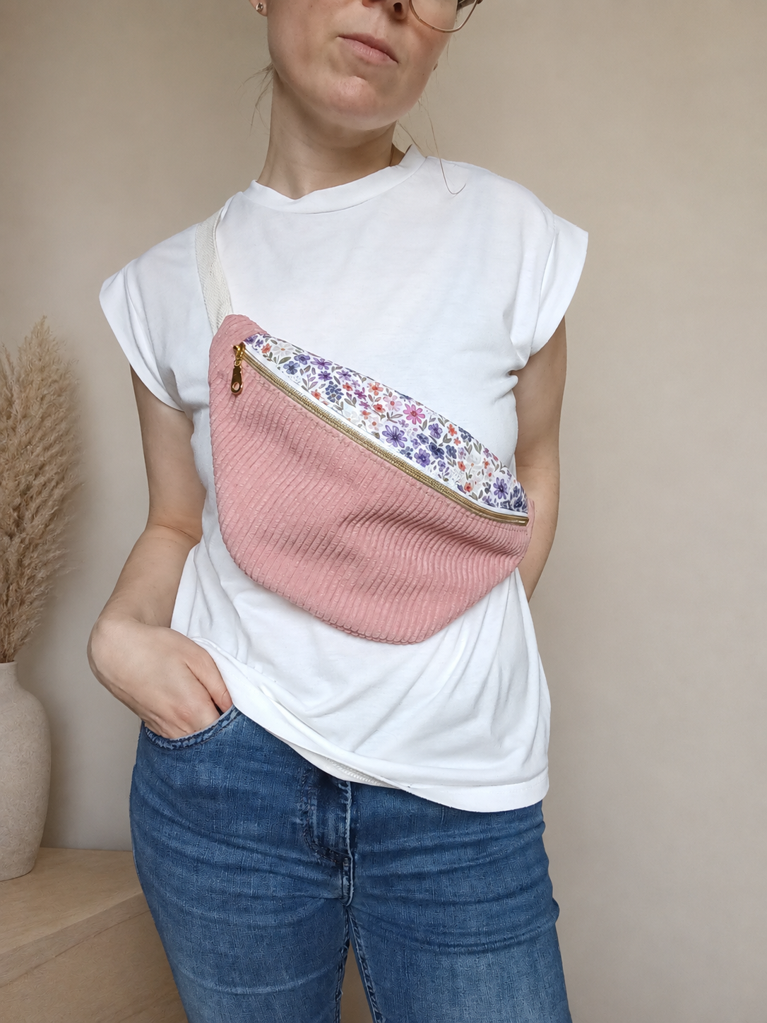 Sac banane velours côtelé rose fleuri bi-matiere