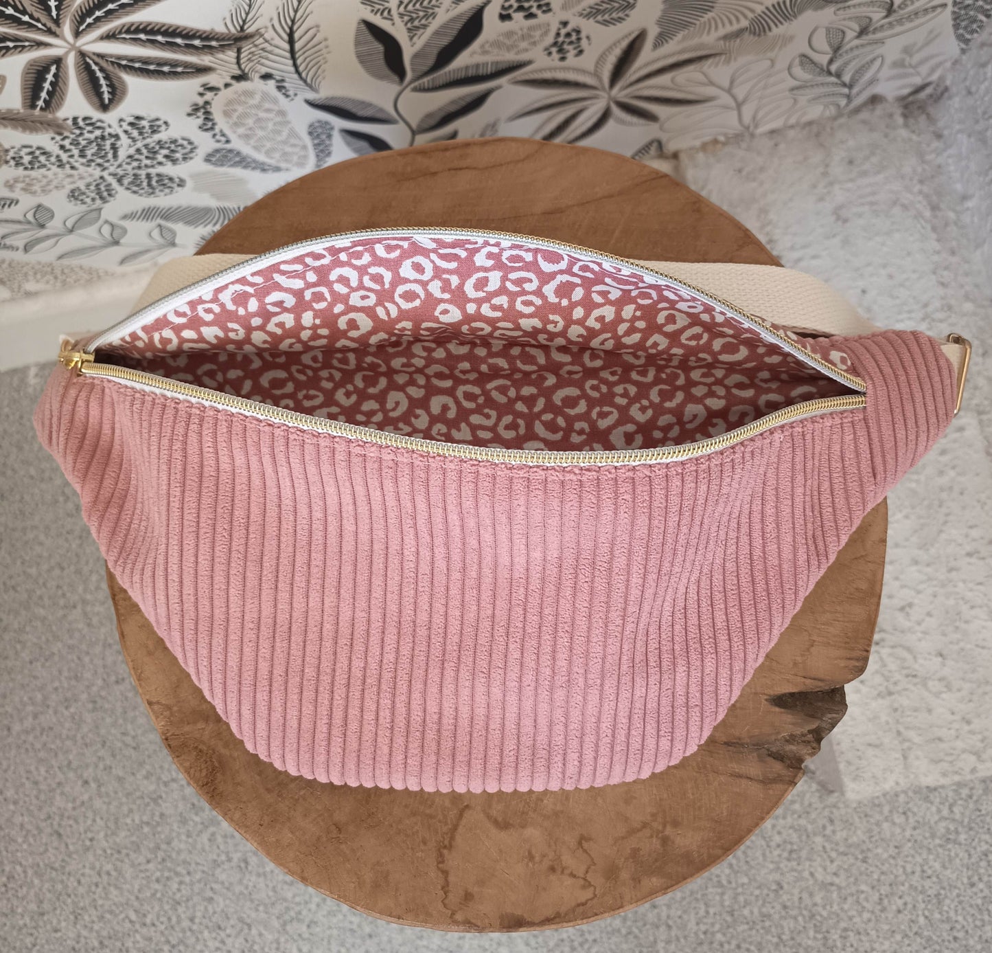 Sac banane velours côtelé rose léopard